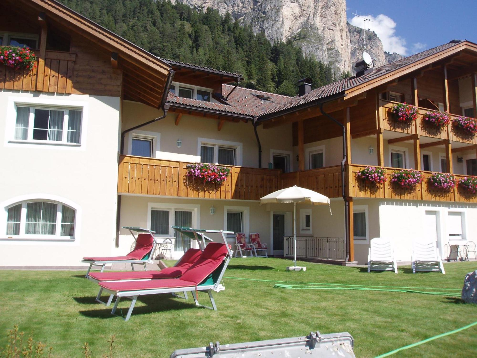 Garni La Majon Hotel Selva di Val Gardena Exterior foto